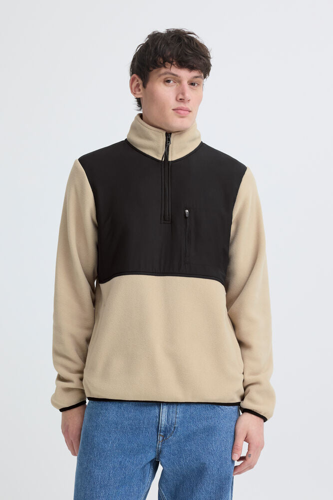 Mario Fleece