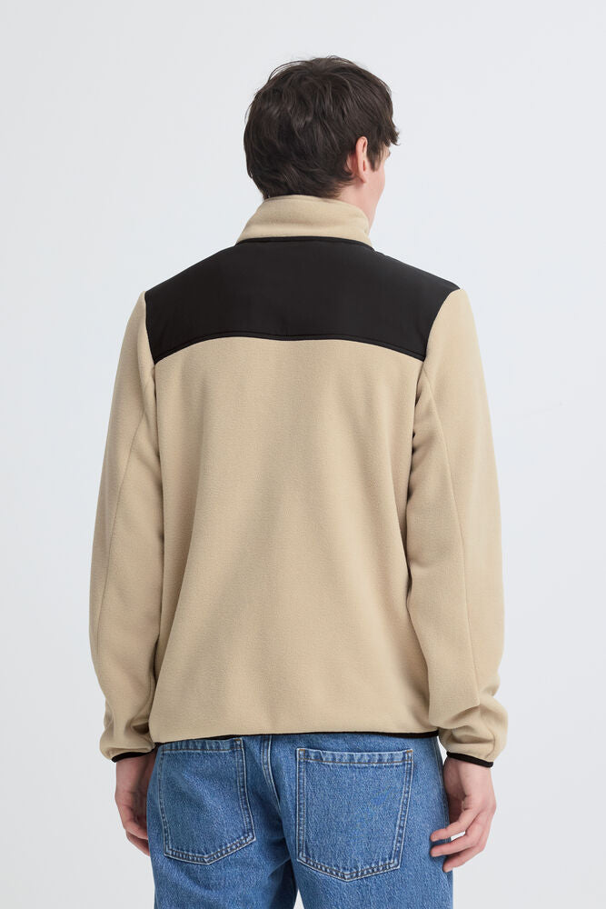 Mario Fleece